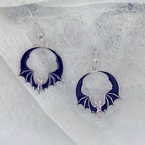 🍏50% OFF/3+...👻🎃Flying Bat Halloween Dangle Earrings (Silver color)